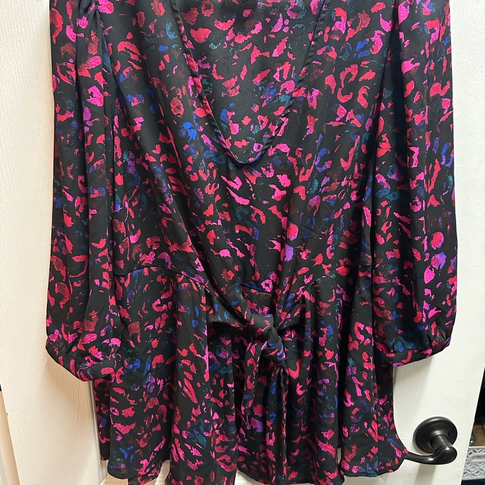 Torrid women's Vibrant Black and Pink Patterned Blouse size L/ NWOT B98